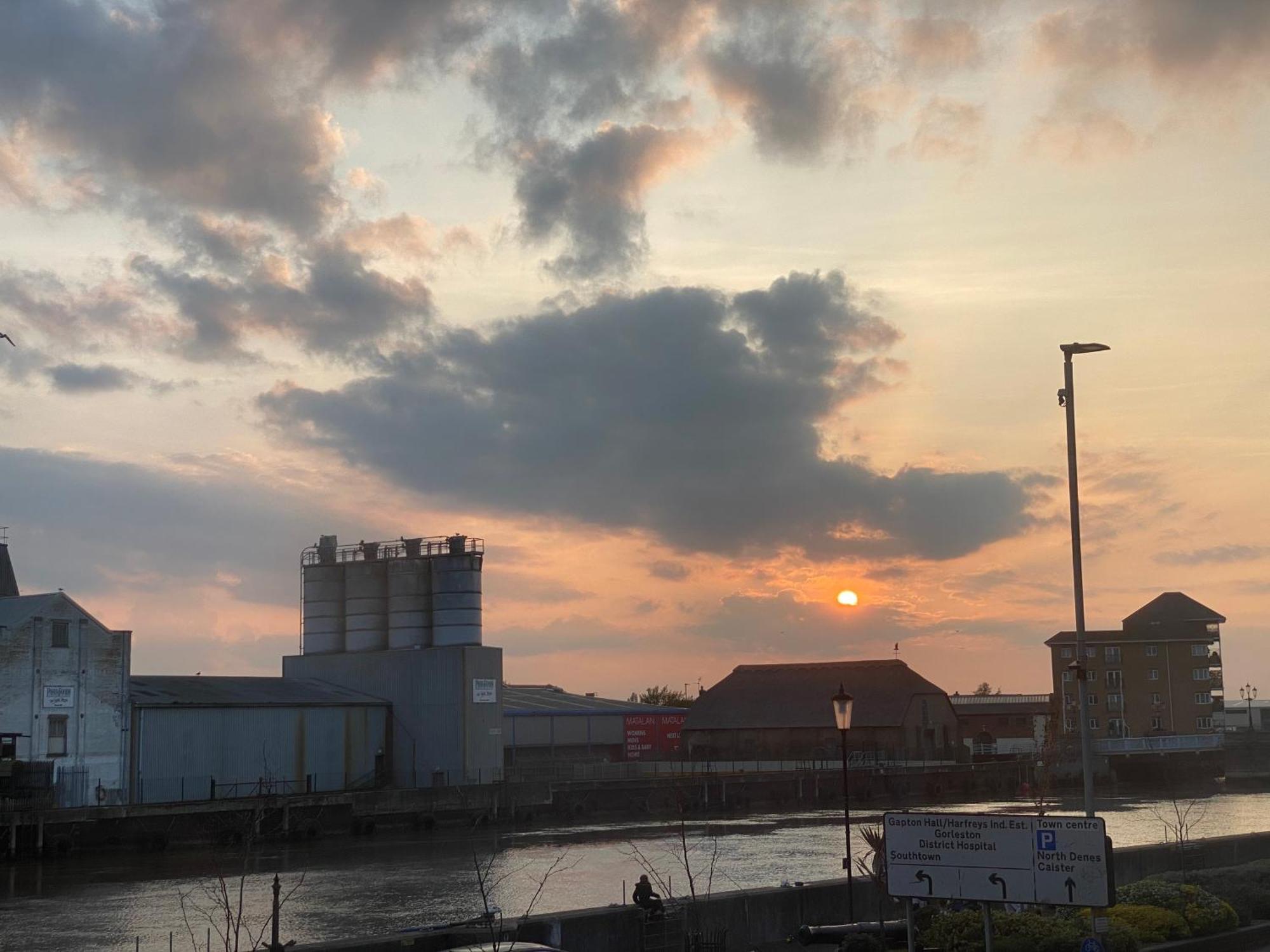Spacious One Bedroom Flat With River View, 1E Great Yarmouth Exterior foto